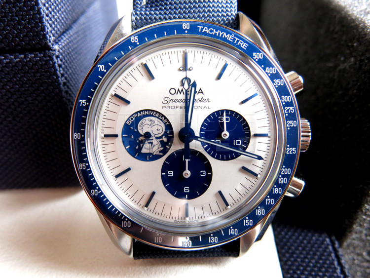 omega moonwatch snoopy